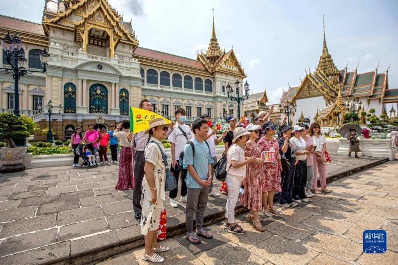 2月6日，泰國迎來中國試點恢復出境團隊旅游業(yè)務的首批中國團隊游客。（圖源：新華社）