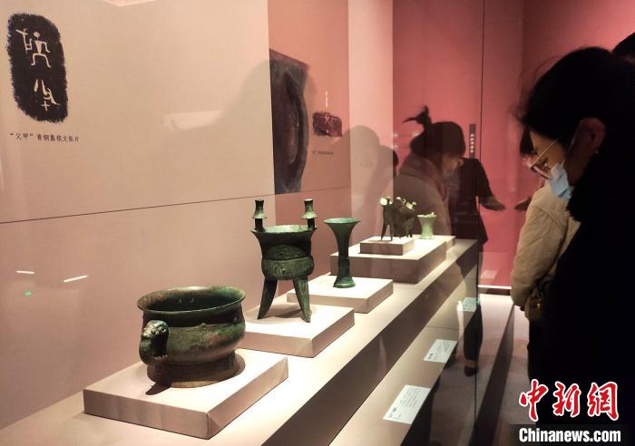 此次展覽匯集了120組陜西古代文物精品?！∴囅?攝