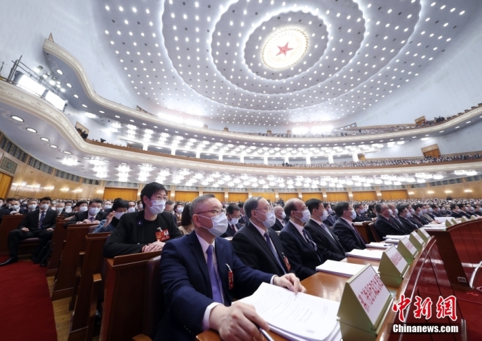 3月7日，十四屆全國(guó)人大一次會(huì)議在北京人民大會(huì)堂舉行第二次全體會(huì)議。<a target='_blank' href='/'>中新社</a>記者 盛佳鵬 攝