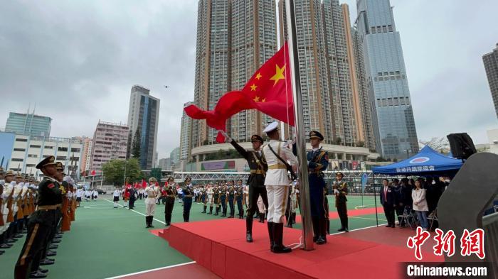 中國人民解放軍駐香港部隊儀仗隊升旗?！∠愀凵礻牽倳?攝