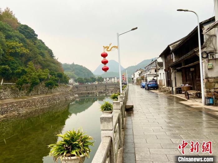 大堰鎮(zhèn)鄉(xiāng)村一景?！×植?攝