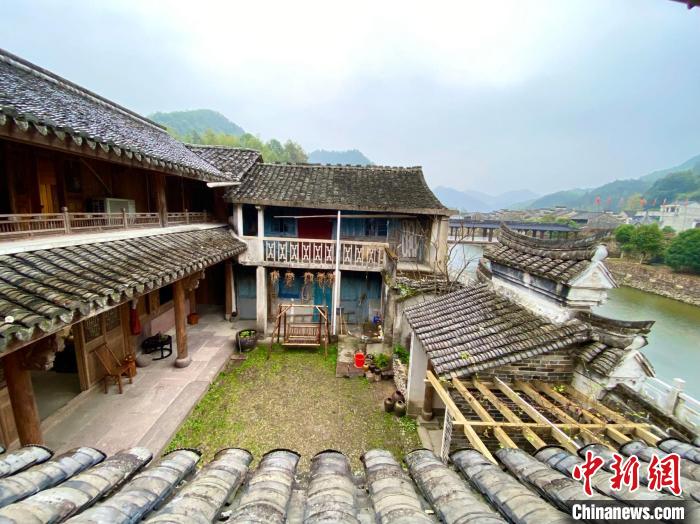 大堰鎮(zhèn)鄉(xiāng)村一景?！×植?攝