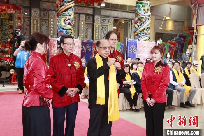 圖為中國(guó)國(guó)民黨前副主席胡志強(qiáng)受邀擔(dān)任大典主拜官?！↑S帝拜祖籌委會(huì)供圖