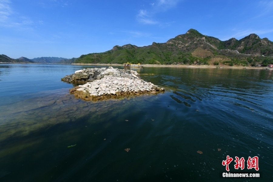 河北寬城：“水下長城”露出水面