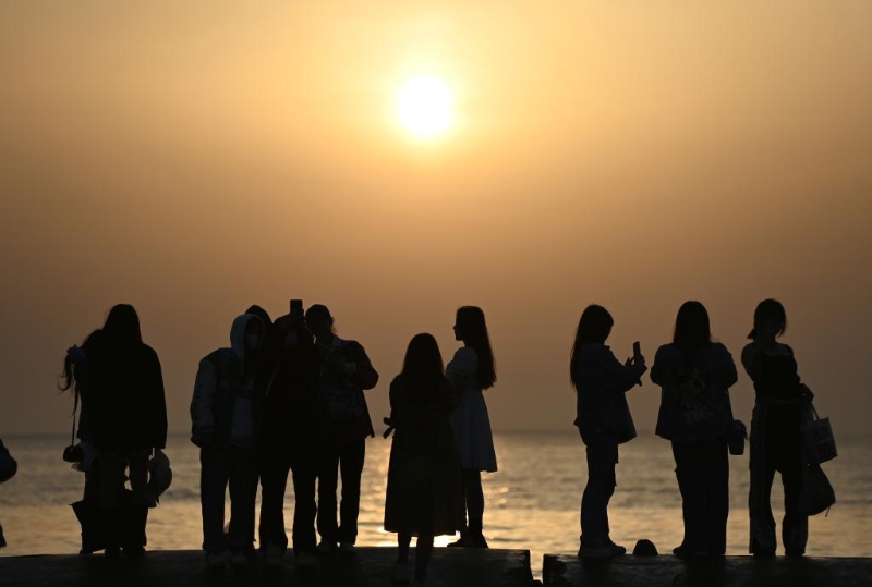 5月3日，游客在天津市濱海新區(qū)東疆親海公園游玩。新華社記者 趙子碩 攝