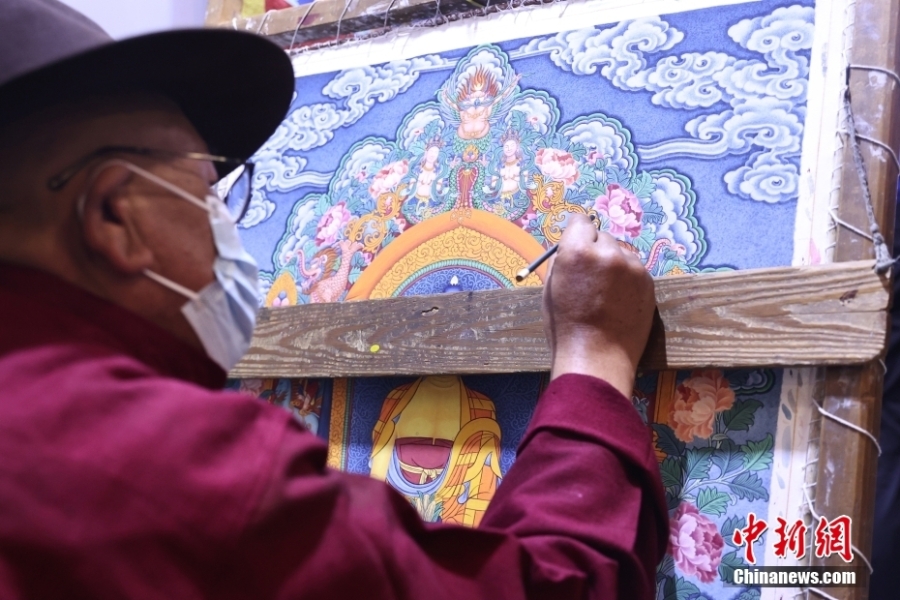 中國(guó)西藏發(fā)展論壇場(chǎng)外氣氛熱 “藏式迎賓”、影展吸引目光