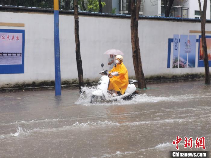 廣西沿海出現(xiàn)特大暴雨6小時(shí)雨量打破當(dāng)?shù)貧v史極值