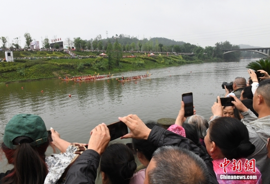 各地多彩活動(dòng)過端午