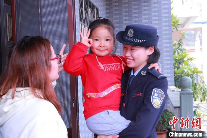 “Z世代”女警趙夢扎根基層為民解憂當好“貼心人”