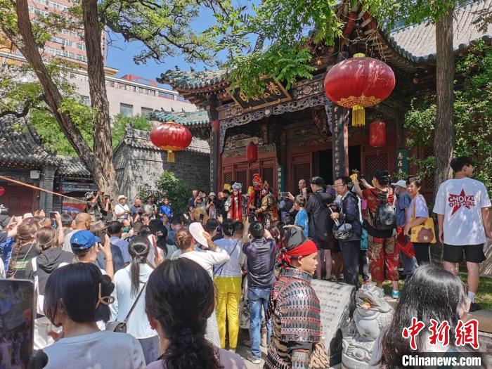 一段晉劇表演讓現(xiàn)場(chǎng)氣氛逐漸升溫?！￡P(guān)帝廟博物館供圖