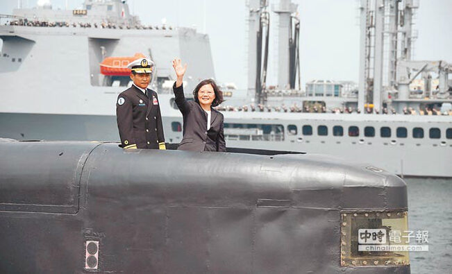 蔡英文炮制“陸上下水”典禮 臺(tái)軍“自造潛艦”被戲謔“旱鴨子”_1688702126609