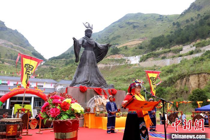 圖為祭祀儀式現(xiàn)場?！↑S晗 攝