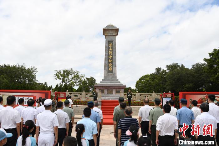 東山保衛(wèi)戰(zhàn)勝利70周年紀(jì)念儀式現(xiàn)場(chǎng)。　漳州市退役軍人事務(wù)局供圖