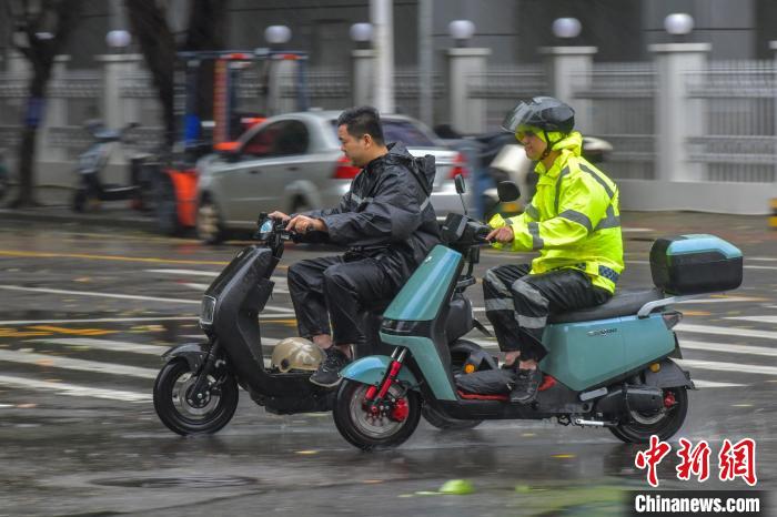 圖為?？谑忻衩坝瓿鲂??！●樤骑w 攝