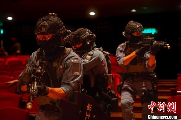 香港警方舉行代號“紫焰”反恐演習(xí)模擬襲擊慶?；顒?dòng)