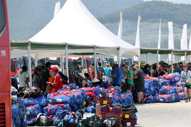 8月5日，規(guī)模最龐大、逾4000人的英國(guó)代表團(tuán)撤離營(yíng)地轉(zhuǎn)入首爾的酒店。（圖源：路透社）