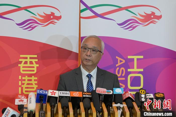 8月22日，香港特區(qū)政府環(huán)境及生態(tài)局局長謝展寰會見傳媒時表示，因應日本福島核污染水排放計劃，由8月24日起，香港將禁止源自東京、福島、千葉、栃木、茨城、群馬、宮城、新潟、長野和埼玉10個都縣的水產(chǎn)品進口。 <a target='_blank' href='/'>中新社</a>記者 陳永諾 攝