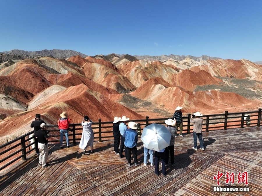 甘肅張掖七彩丹霞旅游熱度持續(xù)