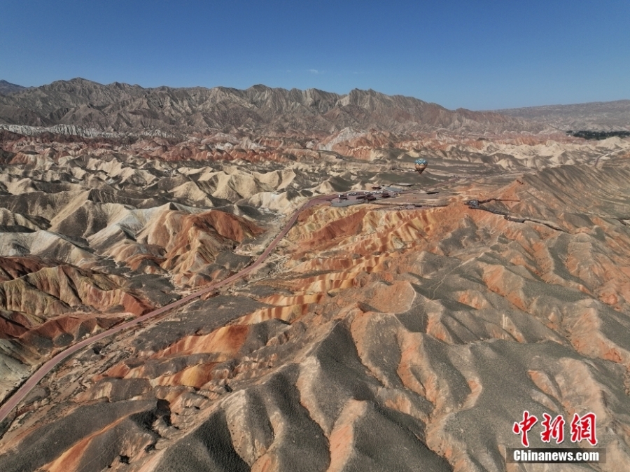 甘肅張掖七彩丹霞旅游熱度持續(xù)