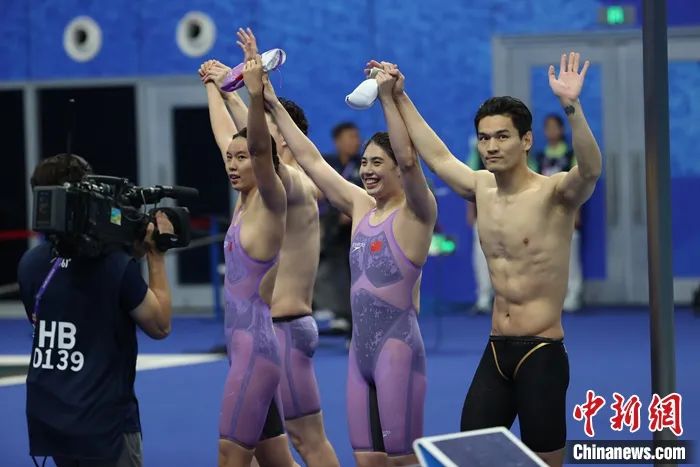 圖為中國隊慶祝勝利。<a target='_blank' href='/'>中新社</a>記者 湯彥俊 攝