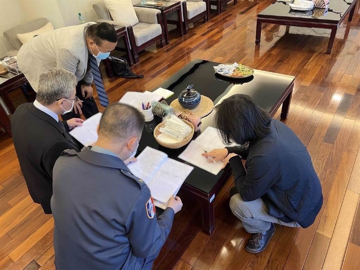 蔡英文與臺(tái)防務(wù)部門(mén)官員討論潛艦自造案