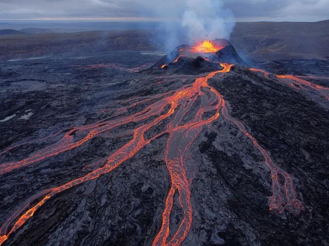 資料圖，2021年法格拉達爾火山爆發(fā)。圖源：視覺中國