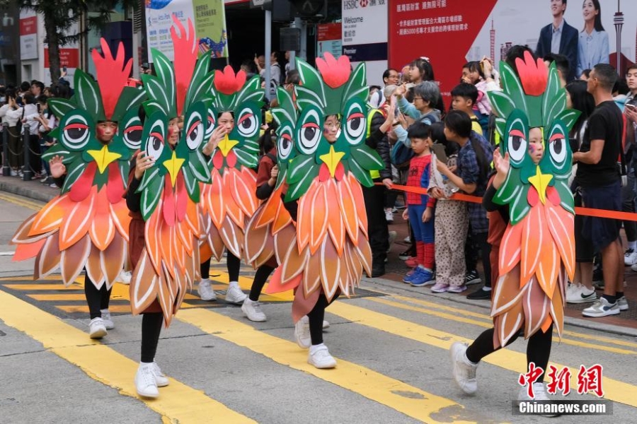 香港舉行藝趣嘉年華巡游 巨型木偶銅鑼灣街頭與民同樂(lè)