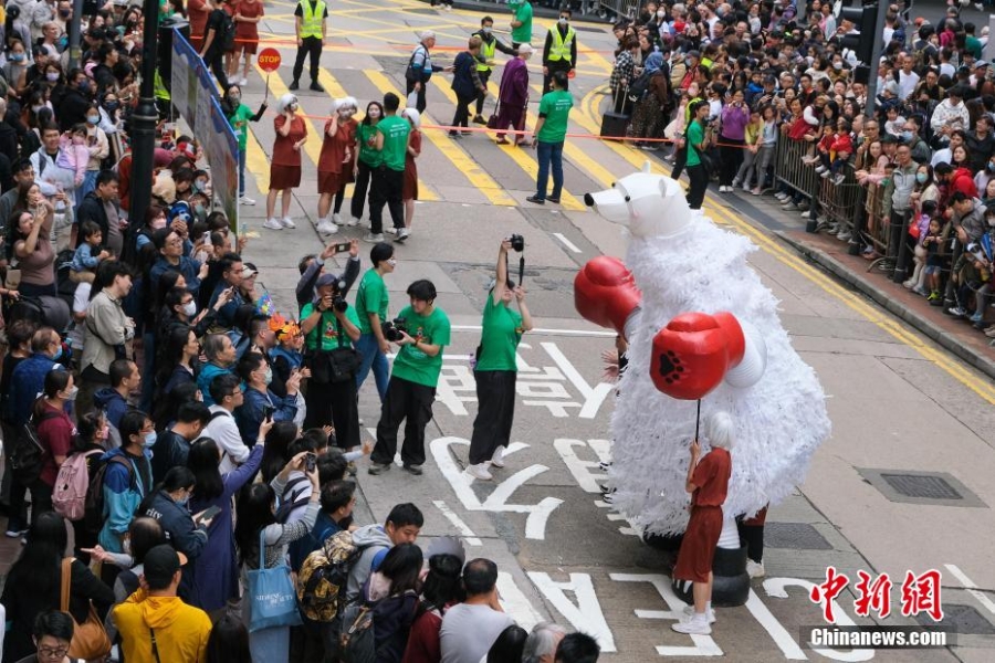 香港舉行藝趣嘉年華巡游 巨型木偶銅鑼灣街頭與民同樂