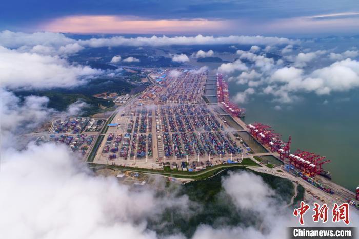 資料圖：寧波港口一景?！∩蚍f俊 攝