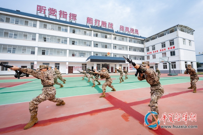 圖1、官兵開展刺殺訓練（李慶  攝）_副本