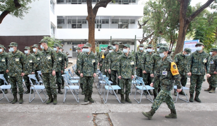 臺(tái)軍抵達(dá)成功嶺營區(qū)報(bào)到后開始8周入伍訓(xùn)練