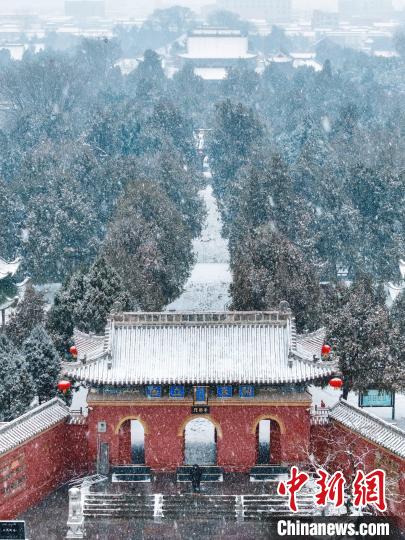 河南：漫天飛雪太昊陵美如畫