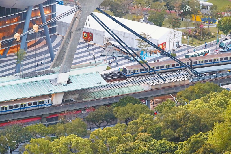 臺灣4月電價漲勢難擋，恐影響臺鐵、地鐵等公共運輸票價。圖為臺北地鐵。(陳君瑋攝) 圖片來源：臺灣“中時新聞網(wǎng)”