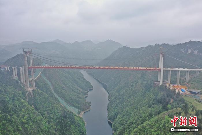 圖為航拍陽寶山特大橋。趙磊 攝