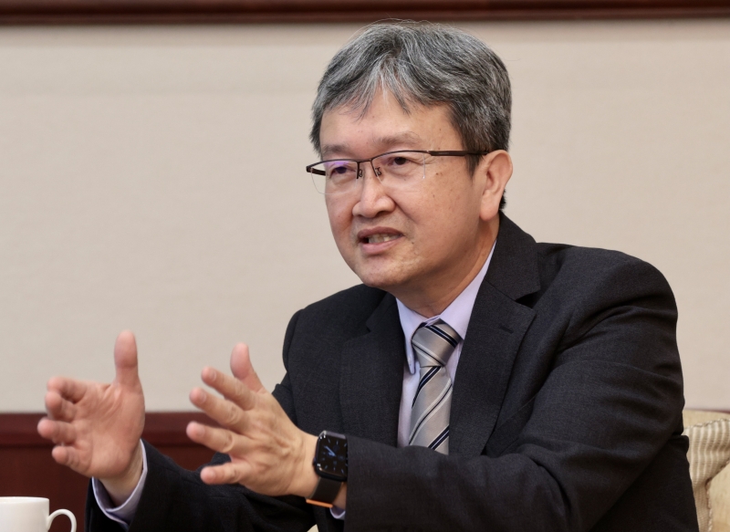 近日臺灣近頻繁發(fā)生停電事件，臺電總經(jīng)理王耀庭原要請辭負責，但后來宣布接受慰留。（圖源：臺灣《聯(lián)合報》）