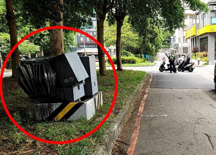 臺電在新竹金山街的變壓器遭民眾駕車擊落