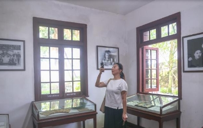 兩岸媒體人參觀蔣經(jīng)國(guó)先生舊居