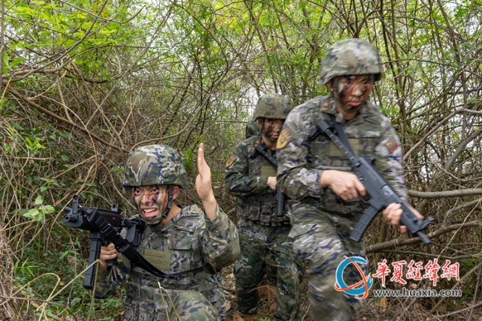 4、2025年4月16日，武警官兵掩護(hù)隊(duì)友快速追擊_副本
