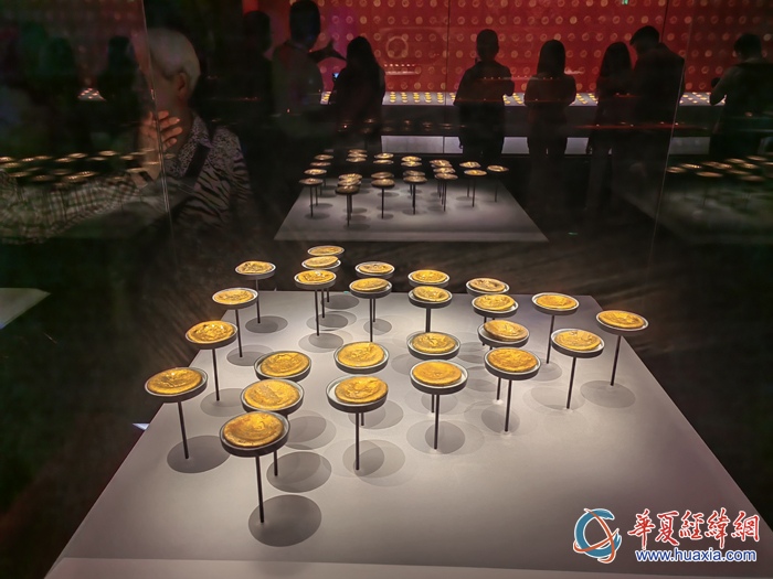 餅形金
