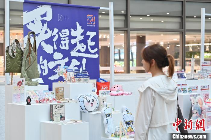 廣州：琶洲文創(chuàng)設(shè)計(jì)大賽作品快閃展開(kāi)展