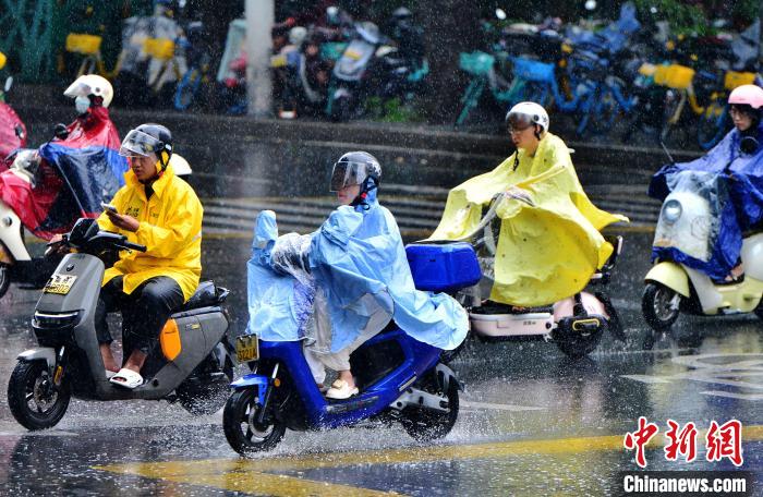 臺風“丹娜絲”給福州帶來降雨